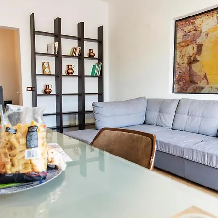 Merulana S.peter Апартаменты